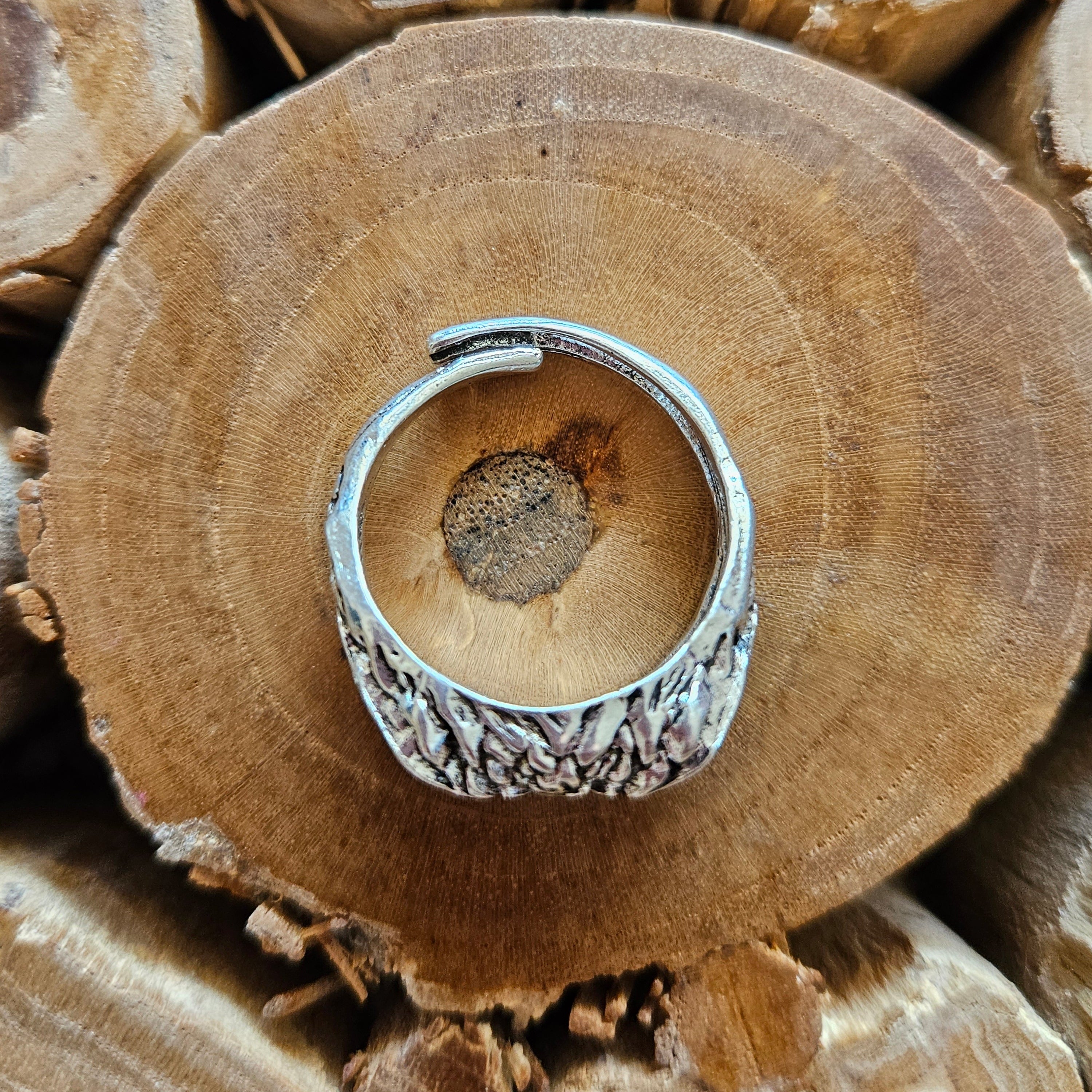 Verstellbarer Eulenring mit roten Augen