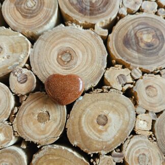 Herz-Stein aus Goldfluss - Strahlende Eleganz mit Herzlicher Bedeutung