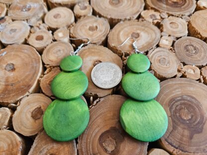 Elegante Holz-Ohrringe in Grün – Bild 2