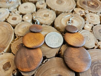 Elegante Holz-Ohrringe in Braun – Bild 2