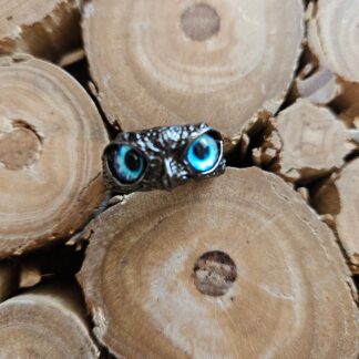 Verstellbarer Eulenring mit blauen Augen