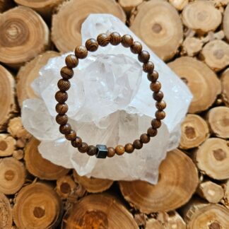 Armband aus Holzperlen mit quadratischem Hämatit