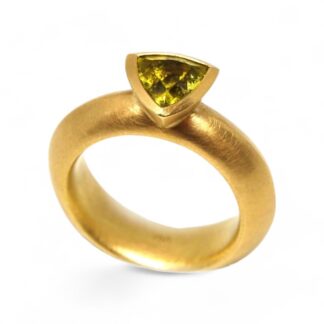 Ring mit gelbgrünem Turmalin