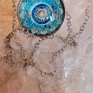 Kette mit Mandala-Anhänger aus Edelstahl