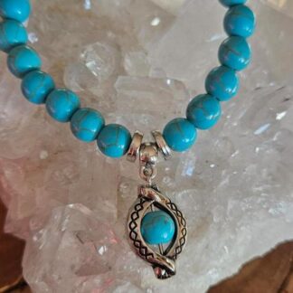 Türkisfarbenes Perlenarmband